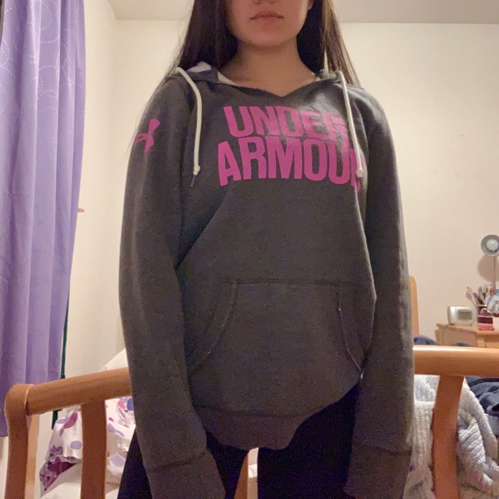 gray under armour sweatshirt